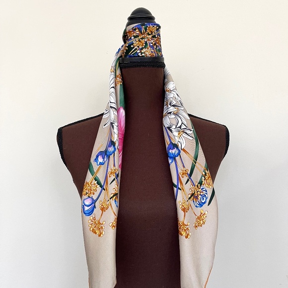 New Salvatore Ferragamo Silk Scarf Flowers Beige Multicolor Wrap Scarf - Picture 13 of 15